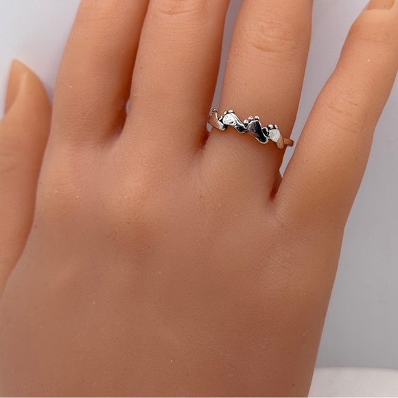 Baby Feet Ring - Picture 2 of 4